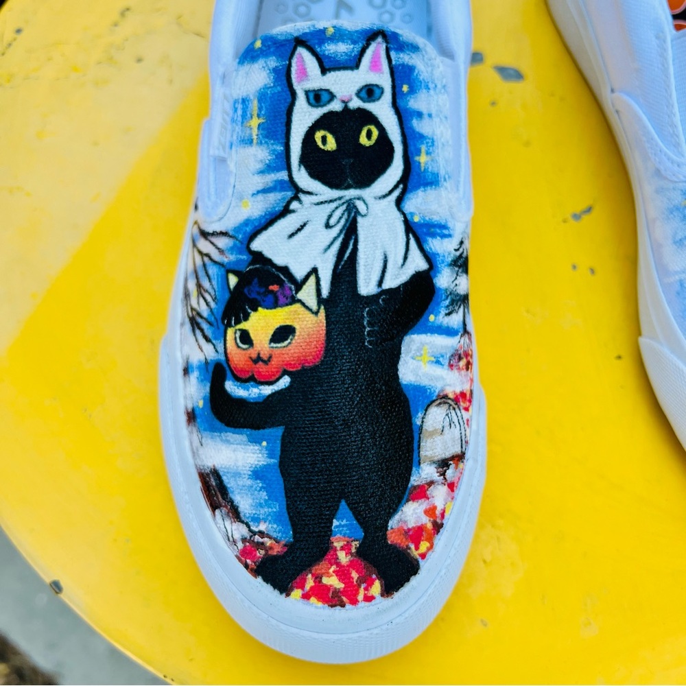 Halloween TrickOrTreat Cats In Spooky Graveyard Hand Painted Canvas Shoes 8.5 - Picture 4 of 12